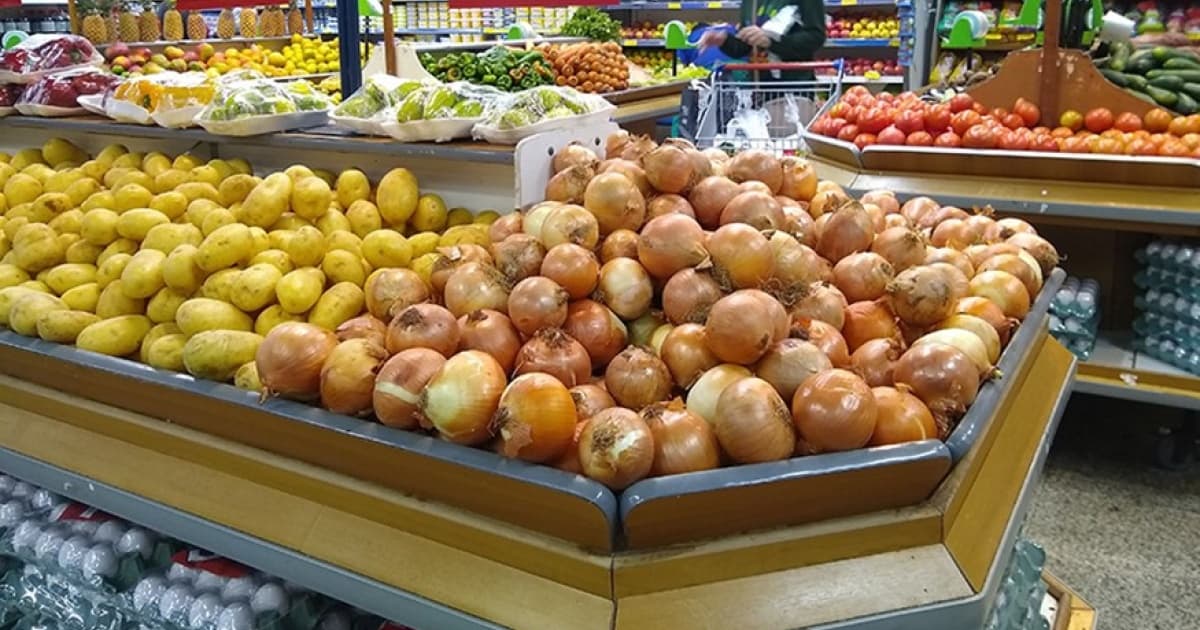 Alimentos em supermercado