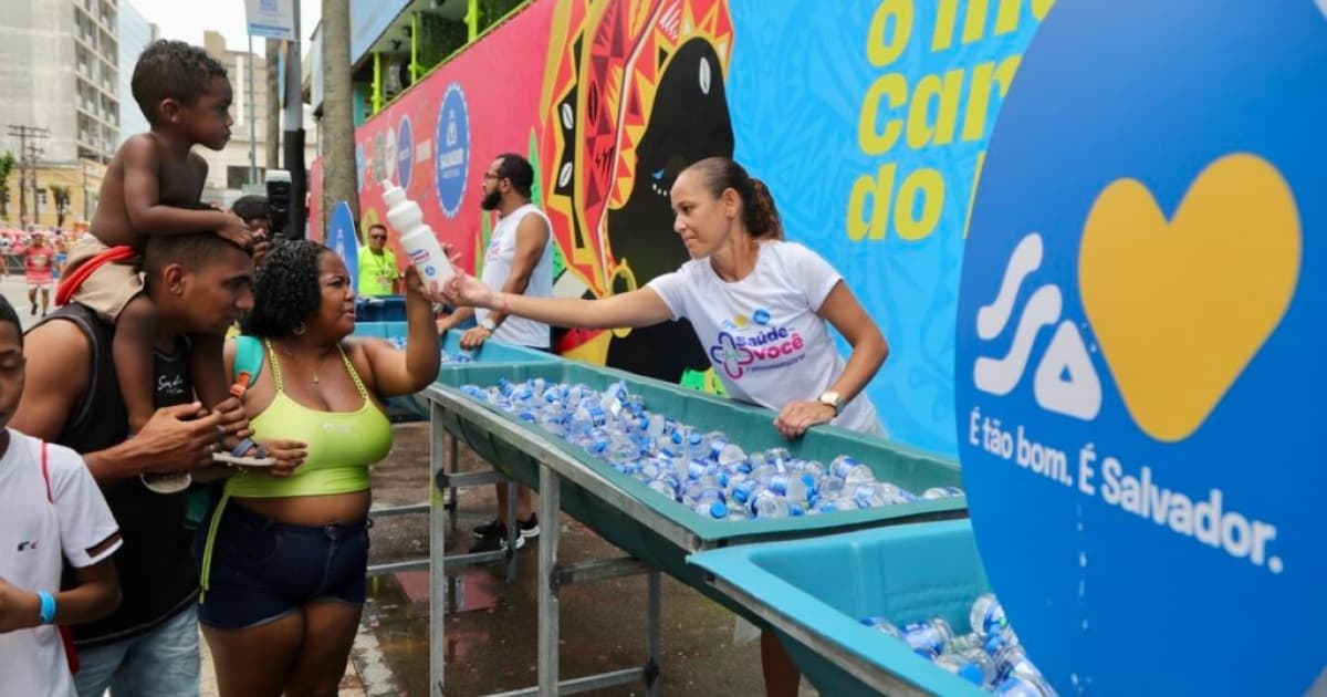 Carnaval infantil no Campo Grande contou com entrega de água para crianças e familiares