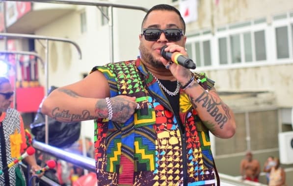 Olodum lembra dos 50 anos do Ilê Aiyê durante passagem no circuito Dodô do carnaval 