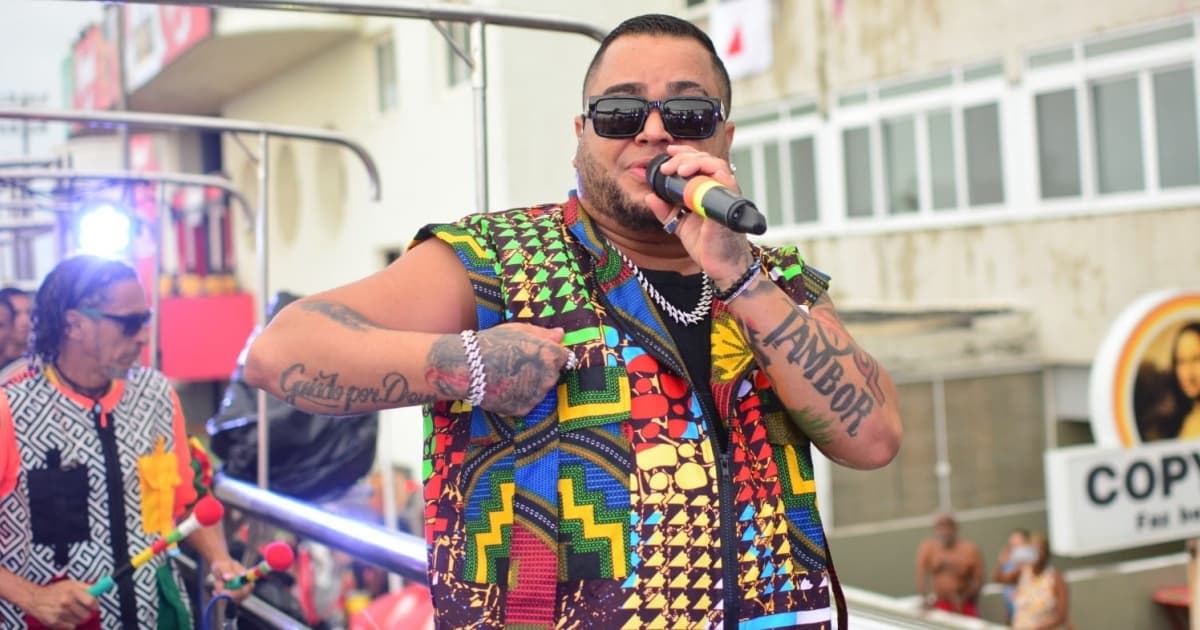 Olodum lembra dos 50 anos do Ilê Aiyê durante passagem no circuito Dodô do carnaval 