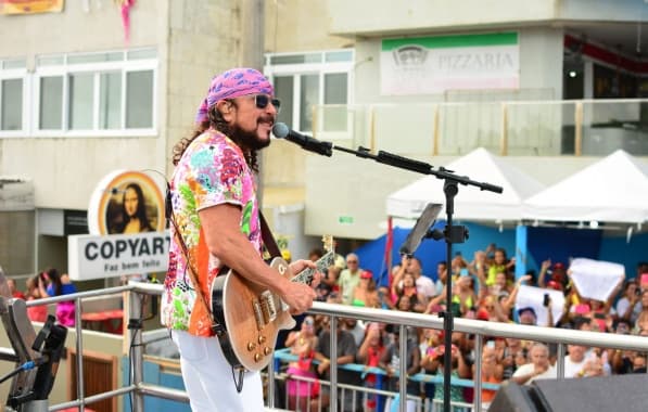 Bell Marques inicia quinto dia de carnaval puxando Camaleão na Barra/Ondina