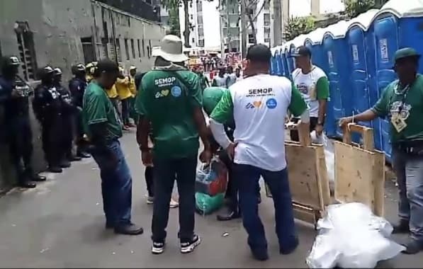 Carne armazenada atrás de fileira de banheiros químicos durante carnaval em Salvador é apreendida