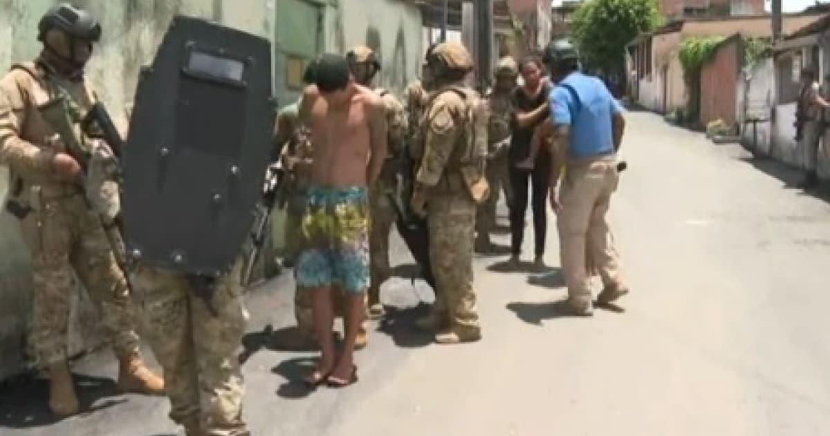 Polícia prende suspeito e liberta família feita refém em Periperi
