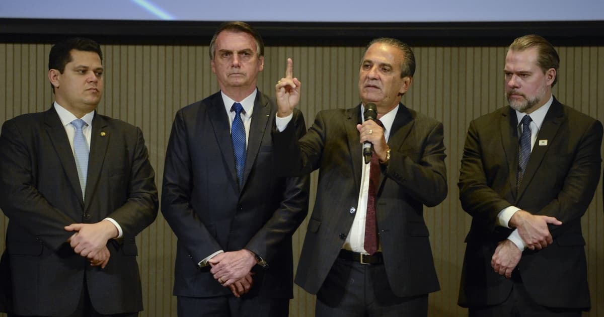 Bolsonaro e Malafaia receberam orientação jurídica para ato no próximo domingo
