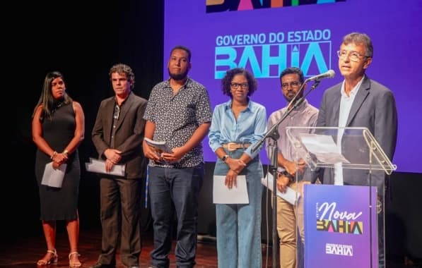 André Curvello homenageia equipe da Secom e jornalistas do Governo durante lançamento da Revista Nova Bahia