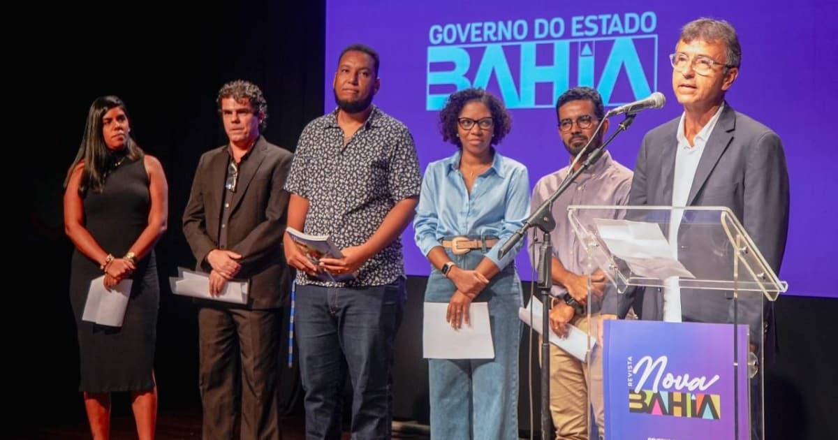 André Curvello homenageia equipe da Secom e jornalistas do Governo durante lançamento da Revista Nova Bahia