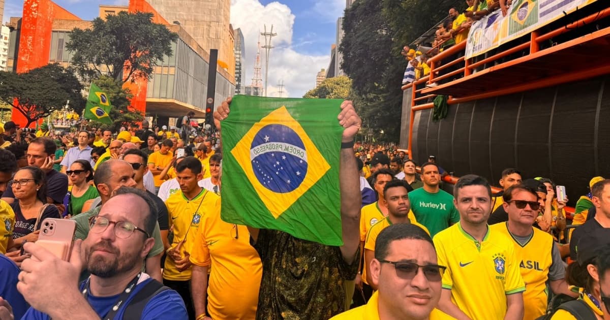 Apoiadores do ex-presidente Bolsonaro marcam presença em ato na Avenida Paulista