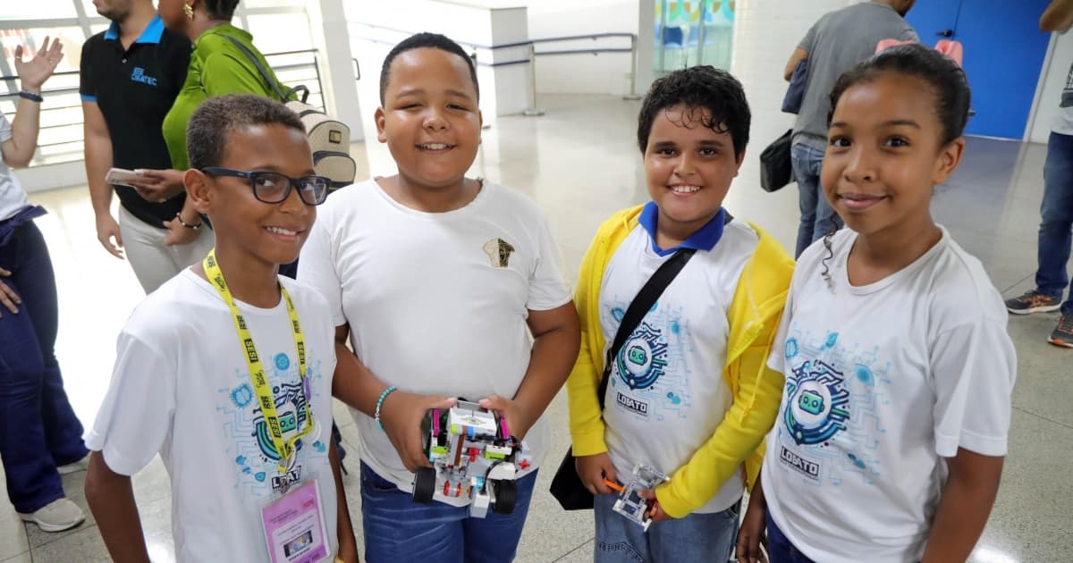 Alunos da rede municipal de Salvador embarcam para Brasília para torneio nacional de robótica