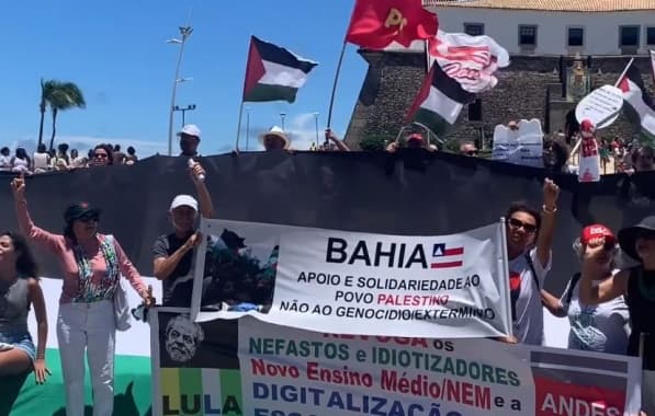 VÍDEO: Manifestantes realizam protesto pró-palestina no Farol da Barra 