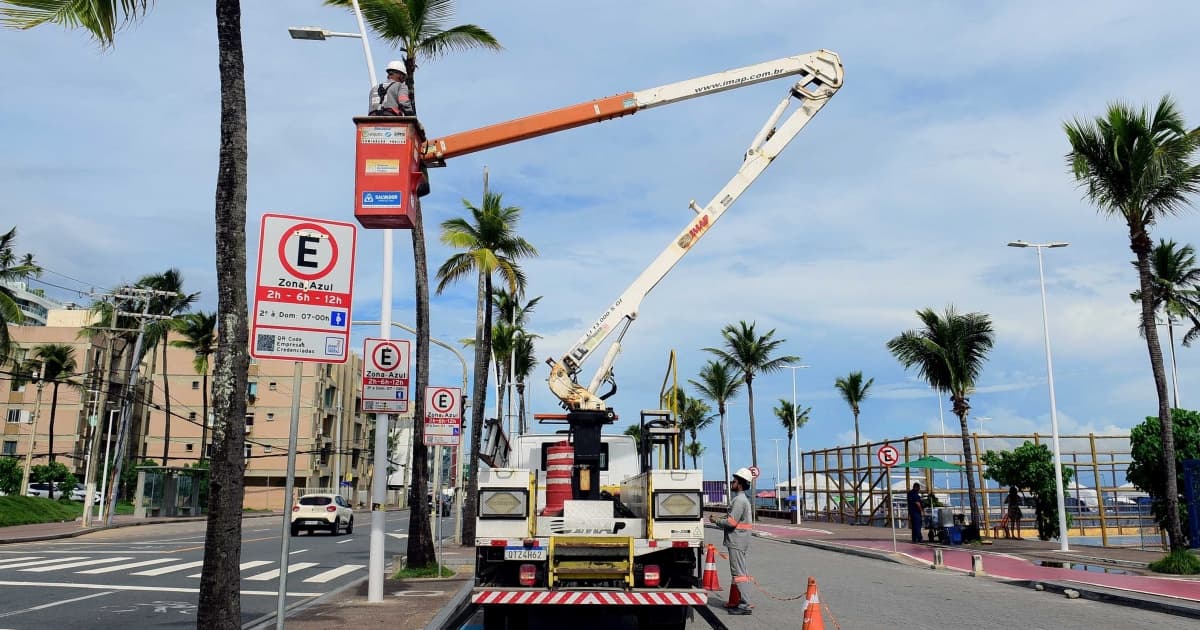 Zeladoria da iluminação na orla de Salvador inclui retirada de fiações expostas, substituição e pintura de postes