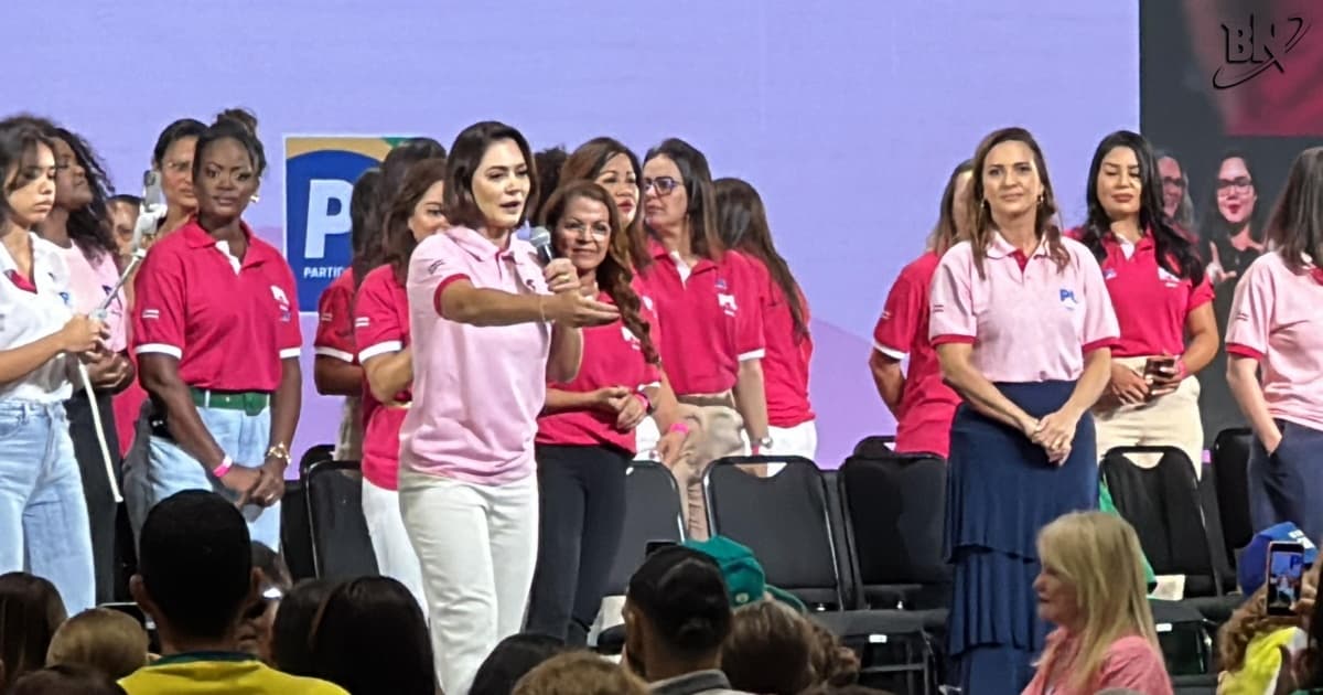Michelle participa de evento para mulheres em Salvador com presença de apoiadores