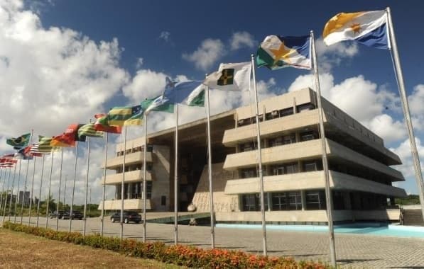 Líderes da oposição e do governo confirmam que ‘PEC da Reeleição’ será votada amanhã 