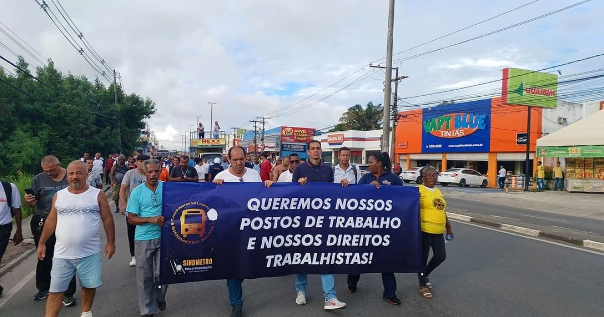 Rodoviários metropolitanos protestam em Lauro de Freitas contra demissões “em massa” após fechamento de empresa