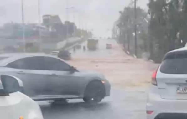 Após fortes chuvas em Salvador, Avenida Paralela registra pontos de alagamento na manhã desta terça-feira