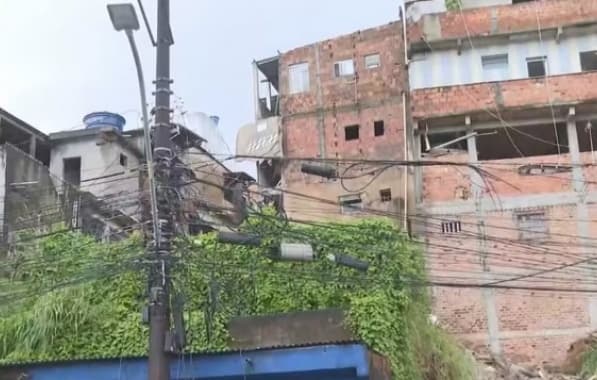 Parte de prédio desaba no bairro de São Caetano, em Salvador