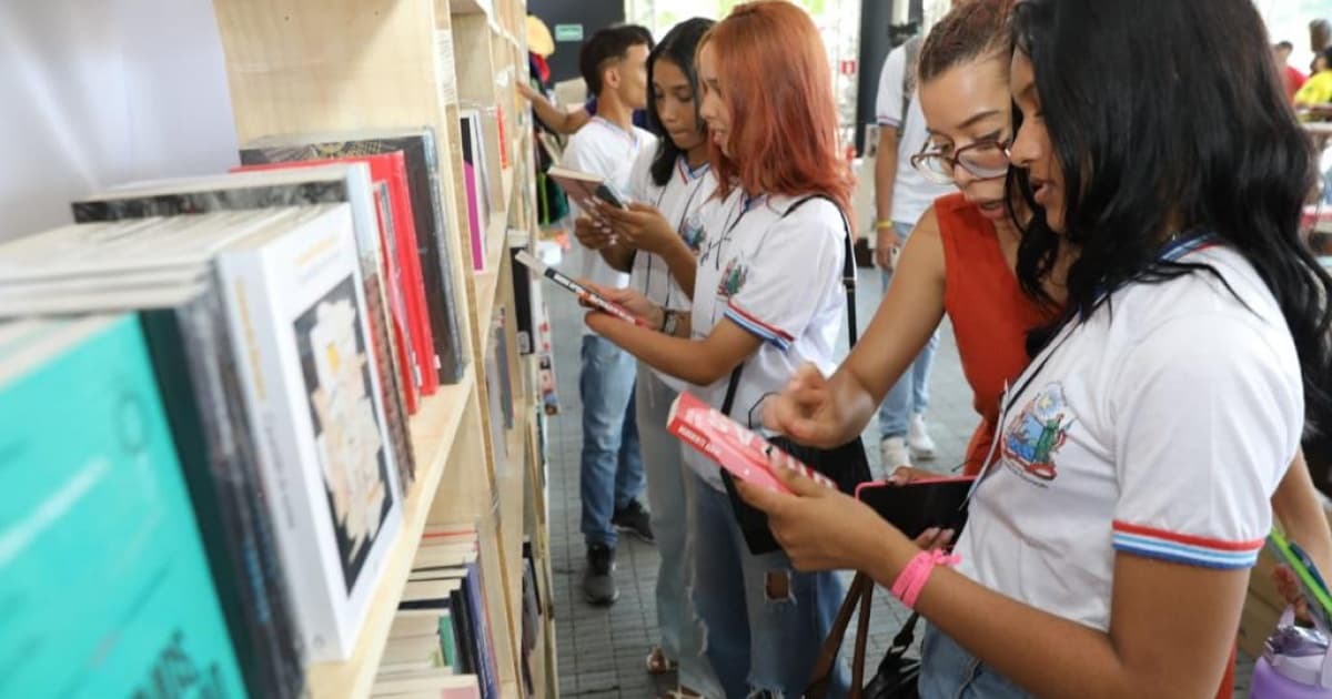 Governo da Bahia vai distribuir dez mil vales-livro para estudantes e professores da rede estadual na Bienal 2024
