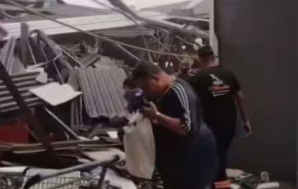 Teto de mercado desaba e deixa 11 feridos na região metropolitana de São Paulo