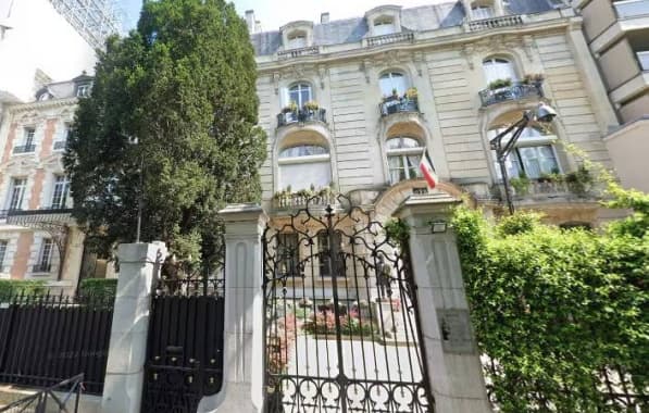 Homem é preso em Paris após ameaçar se explodir em consulado iraniano