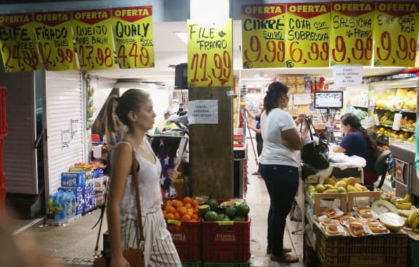 Renda bate recorde com emprego aquecido e Bolsa Família ampliado em 2023, aponta IBGE