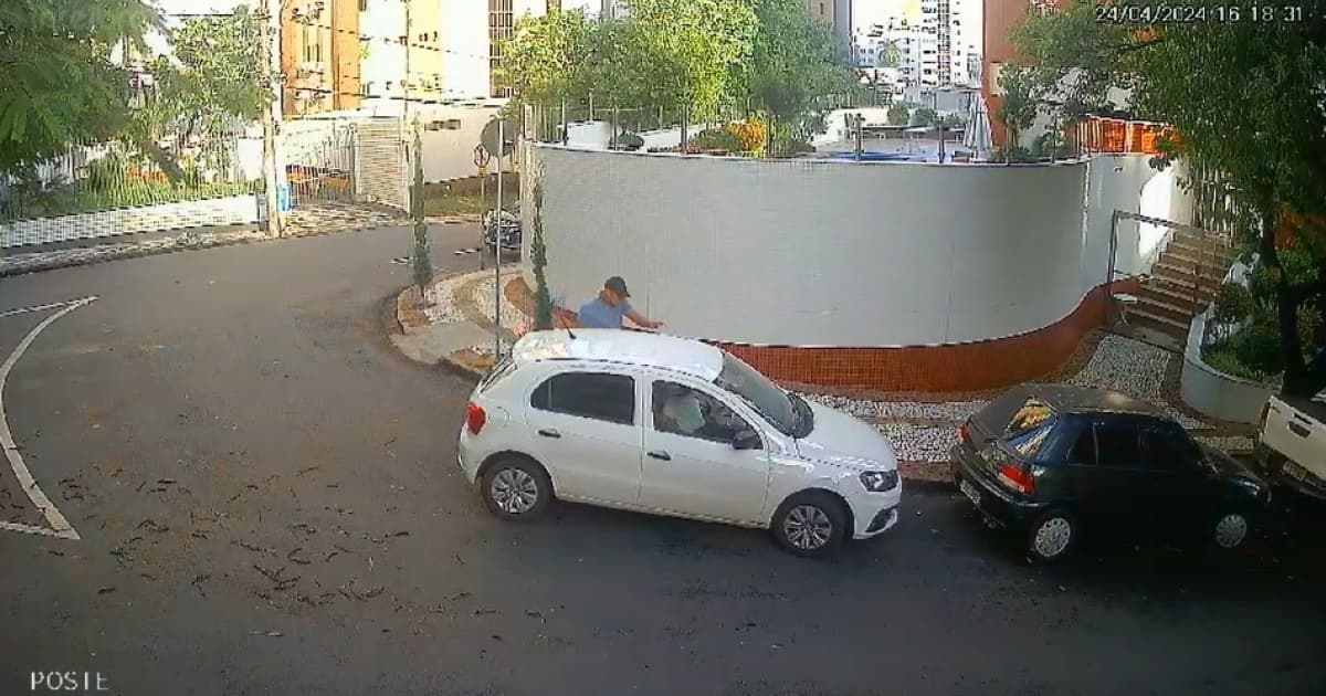 VÍDEO: Mulher tem carro roubado em frente a condomínio no bairro da Graça, em Salvador