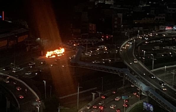 VÍDEO: Ônibus são incendiados durante protesto em Pernambués
