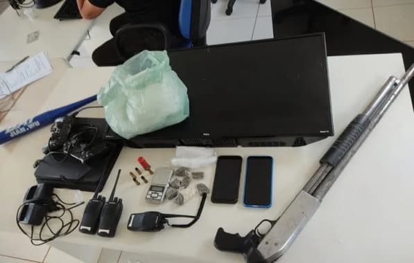 PM prende três traficantes com arma e recupera produtos furtados em Caetité