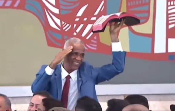 VÍDEO: Em evento no Planalto, Lula agradece Isidório por "embelezar" atos do governo federal