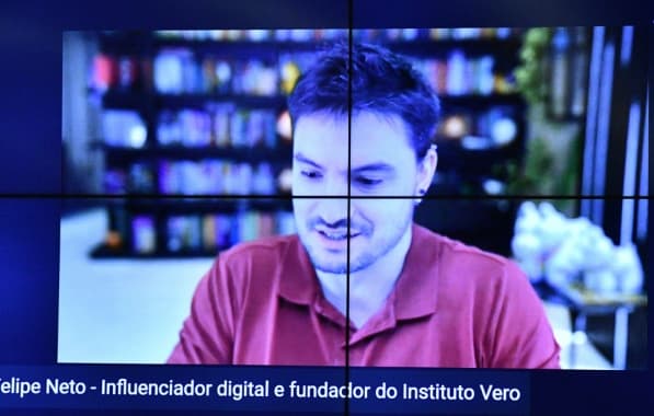 Arthur Lira pede R$ 200 mil em processo contra Felipe Neto por ser chamado de “excrementíssimo”