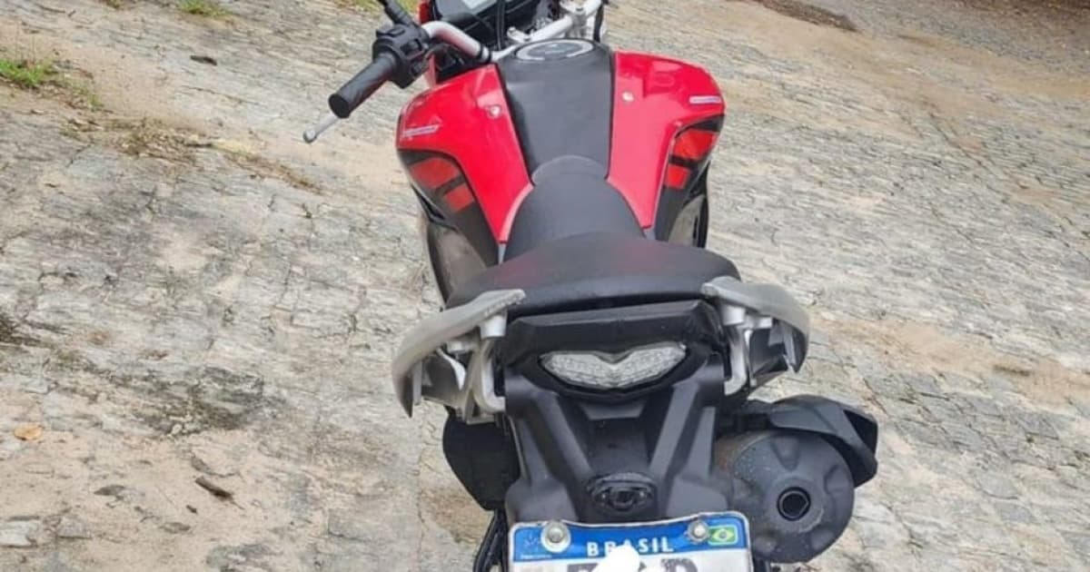 PM recupera moto roubada em Vila de Abrantes, Região Metropolitana de Salvador