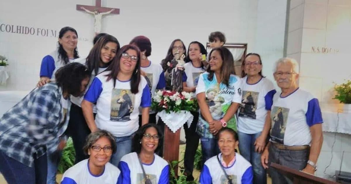 Com paródias de músicas cantadas por Ivete e Saulo, grupo reza trezena de Santo Antônio em Salvador 