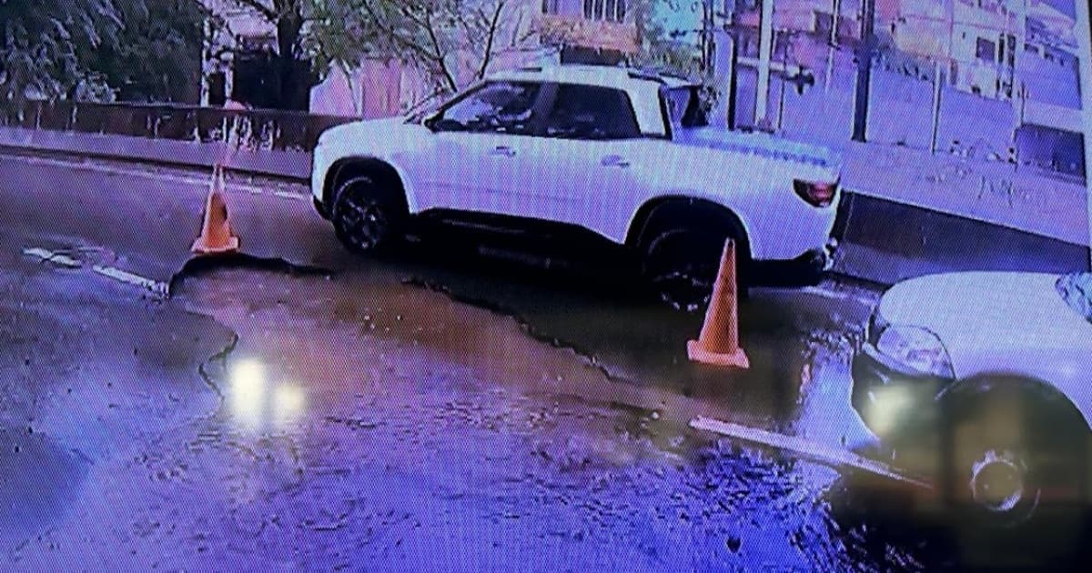 Fornecimento de água é regularizado em bairros de Salvador após abertura de cratera