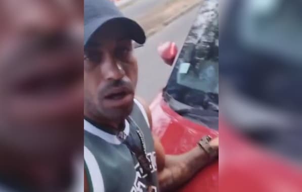 Motorista arrasta homem por cerca de 1km após discussão por vaga