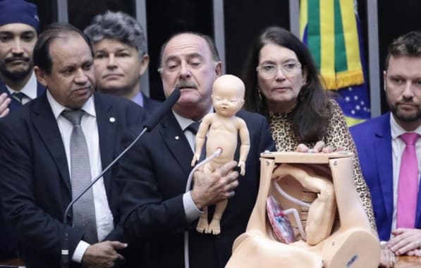 Câmara pode votar urgência de PL que equipara aborto a homicídio; baiano é um dos autores do projeto