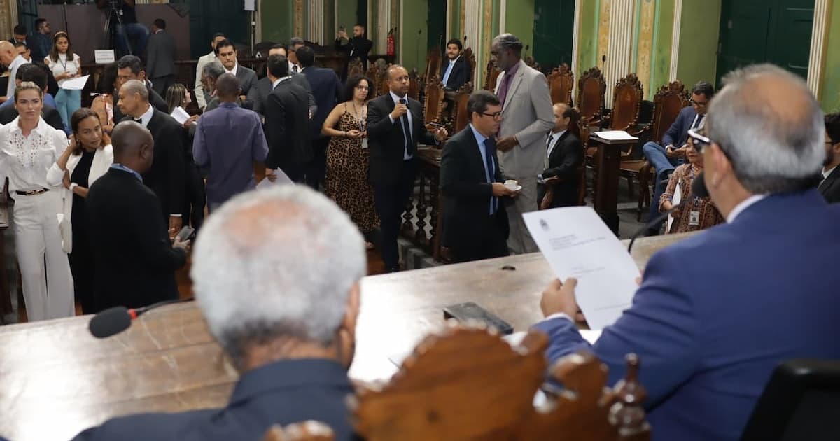 Fotografia aberta do plenário da Câmara de Vereadores de Salvador