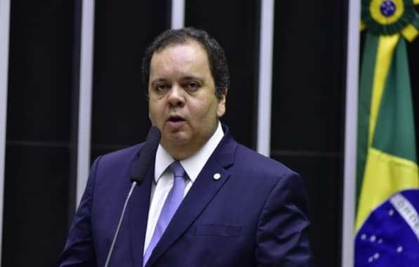 Apontado como candidato de Lira na Câmara, Elmar Nascimento negocia 1ª vice com PL, diz colunista