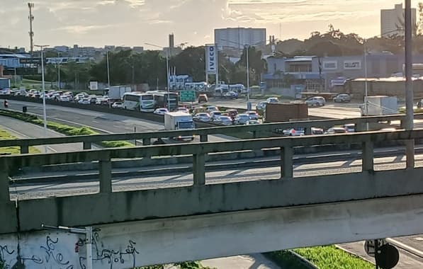 São João: Movimento de saída de Salvador é intenso na BR-324 e ferry-boat
