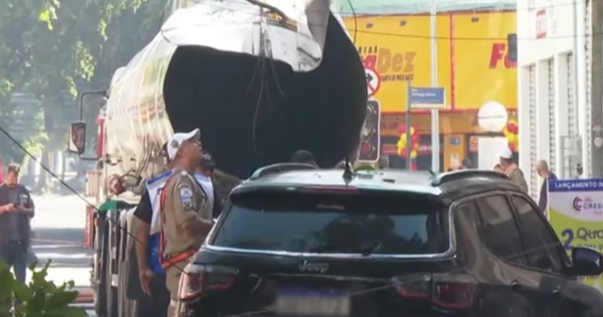 VÍDEO: Explosão de caminhão-tanque de gasolina causa destruição no Rio