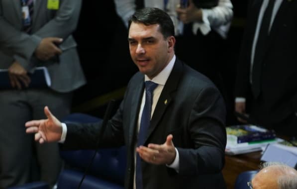 Governador do Rio acredita em Flávio Bolsonaro possa concorrer à Presidência em 2026