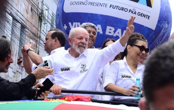 Lula se incorpora ao cortejo do 2 de Julho na Soledade; veja fotos