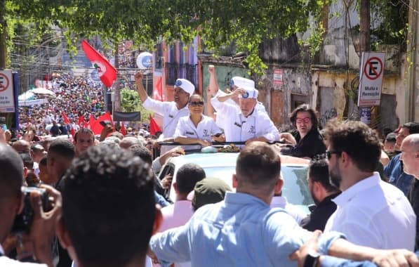 VÍDEO: Após curta passagem por desfile cívico, Lula frustra quem esperava vê-lo por mais tempo no 2 de Julho