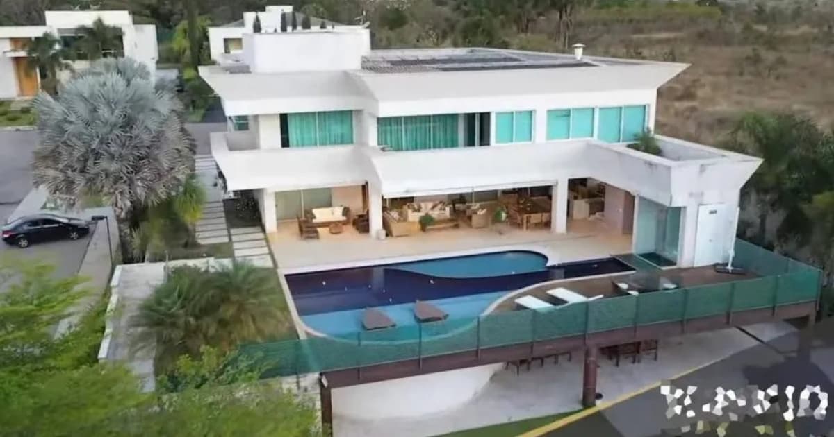 Flávio Bolsonaro quitou, com 27 anos de antecedência uma mansão adquirida por quase R$ 6 milhões