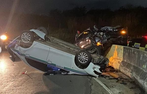 Dois veículos se envolvem em acidente no viaduto de Stella Maris, em Salvador