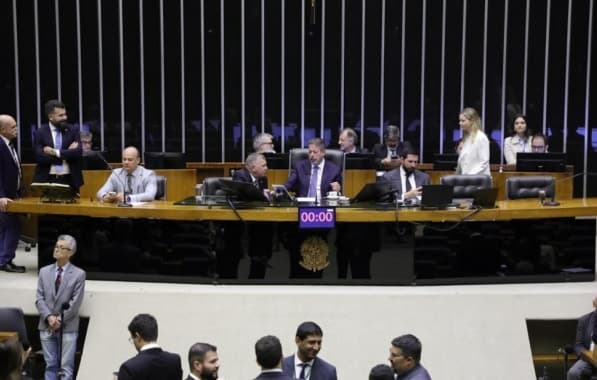 Aprovada urgência para regulamentação da reforma tributária; veja como votaram os deputados da Bahia