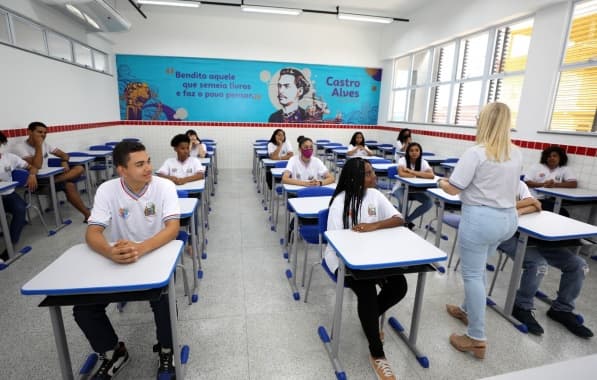 Governo da Bahia concede avanço na carreira para 770 educadores