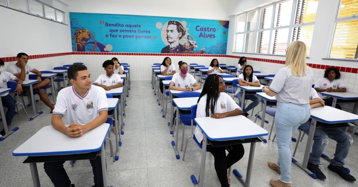 Governo da Bahia concede avanço na carreira para 770 educadores