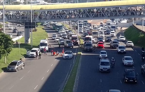 Acidente deixa trânsito lento em região da Avenida Tancredo Neves