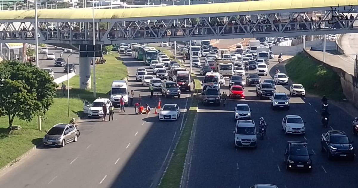 Acidente deixa trânsito lento em região da Avenida Tancredo Neves