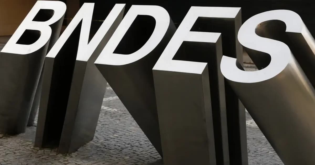 BNDES anuncia investimento de R$ 530 milhões em complexo solar na Bahia para abastecer refinaria