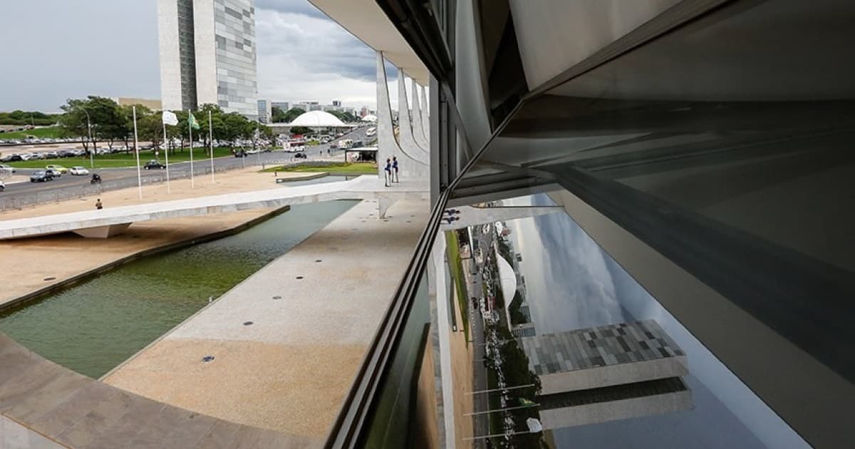 Imagem da Praça dos Três Poderes em Brasília a partir do Palácio do Planalto