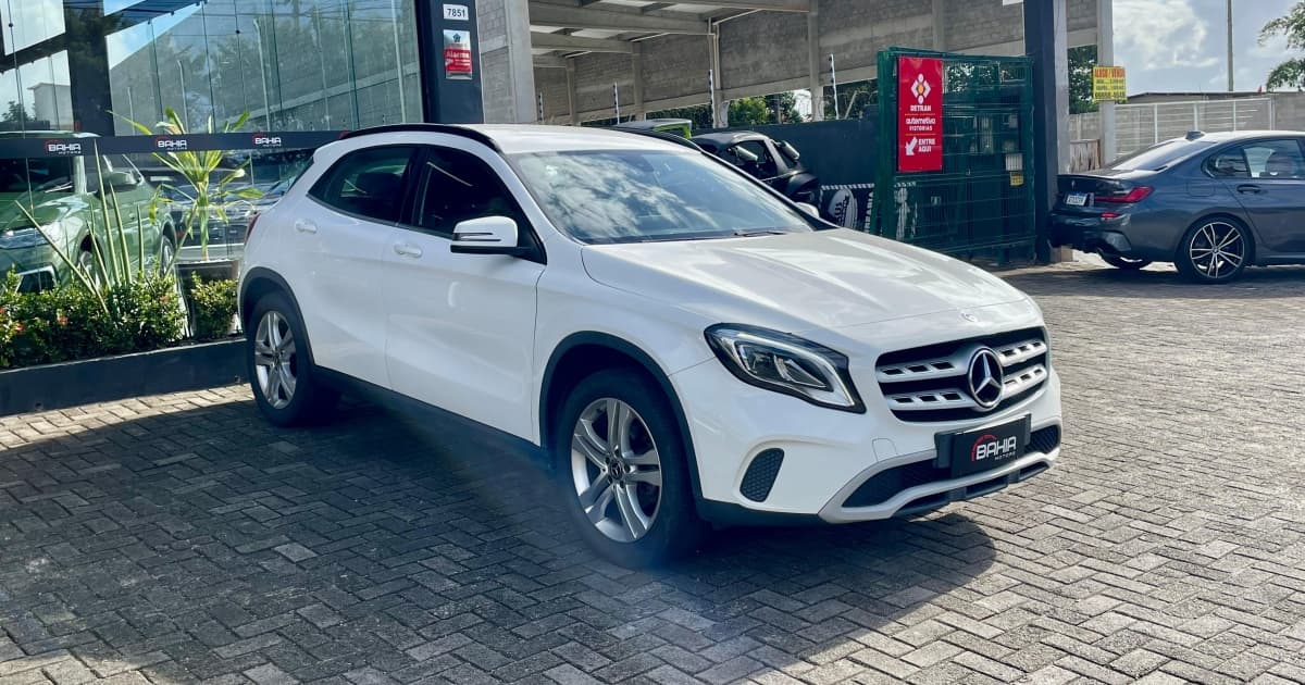 MERCEDES-BENZ GLA 200 disponível na loja Bahia Motors